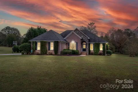 2513 Burton Estates Ln, Lincolnton, NC 28092