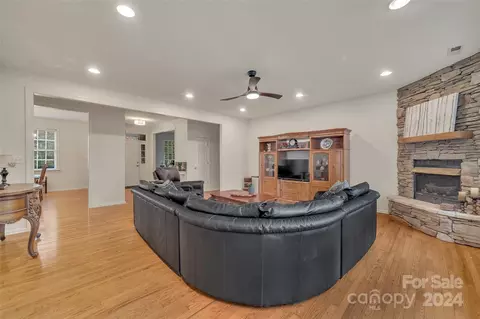 Living - 8081 Summit Ridge Dr, Catawba, NC 28609 photo 4 of 4