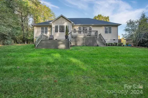 Exterior - 8081 Summit Ridge Dr, Catawba, NC 28609 photo 4 of 4
