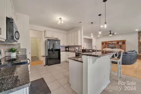 Kitchen - 8081 Summit Ridge Dr, Catawba, NC 28609 photo 2 of 2