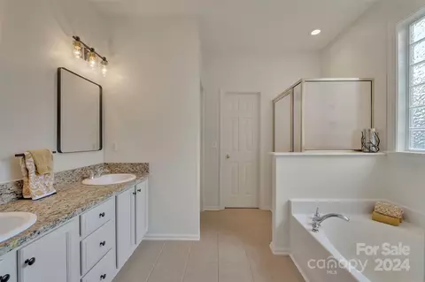 Bath - 8081 Summit Ridge Dr, Catawba, NC 28609 photo 1 of 3