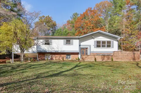 821 Anne W Ave W, Hendersonville, NC 28739