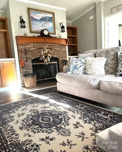 3348 Falling Creek Rd, Hickory, NC 28601 photo 3