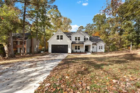 7409 Delta Lake Dr, Charlotte, NC 28215