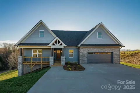 53 Mckinley Dr, Hendersonville, NC 28792