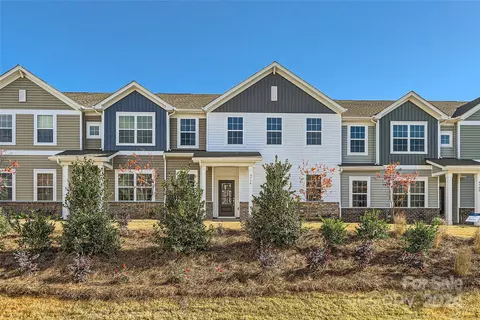 9736 Inkberry Dr, Gastonia, NC 28056