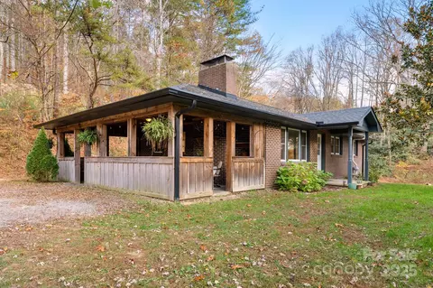 1521 Terrys Gap Rd, Hendersonville, NC 28792