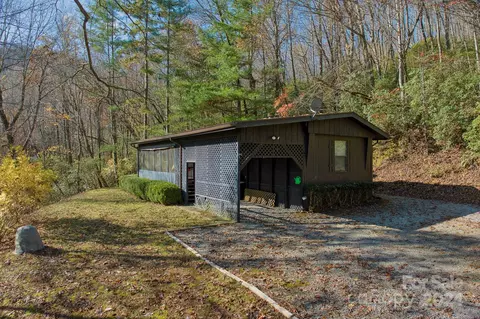 74 Pats Ln, Brevard, NC 28712
