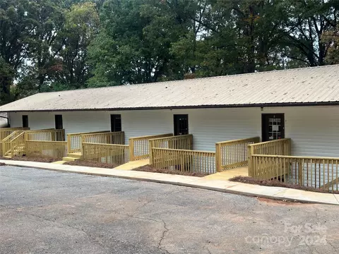 1090 7th Nw Ave NW, Hickory, NC 28601