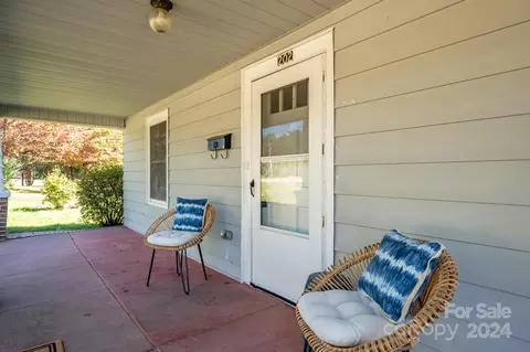 202 E College St, Stanley, NC 28164 photo 2