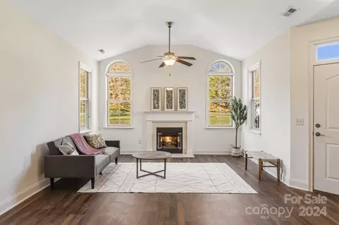 115 Outlook Cir, Swannanoa, NC 28778