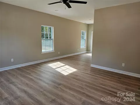 Living - 384 Grace Ave, Lancaster, SC 29720 photo 2 of 4
