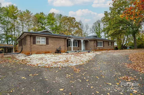 173 Eastview St, Hudson, NC 28638