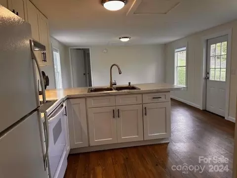 20 Hobble Hill Rd, Clyde, NC 28721 photo 2