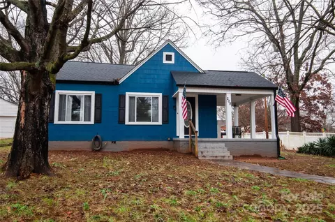 208 End Ave, Statesville, NC 28677