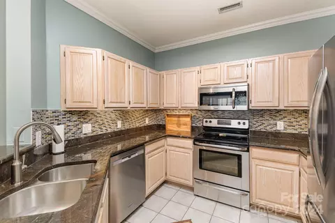 Kitchen - 17811 Half Moon G Ln #G, Cornelius, NC 28031 photo 2 of 2