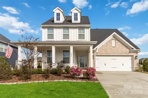 1004 Cabriolet Ct, Waxhaw, NC 28173