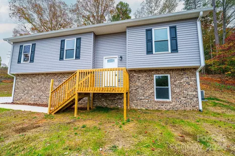 100 Dogwood Dr, Hickory, NC 28601
