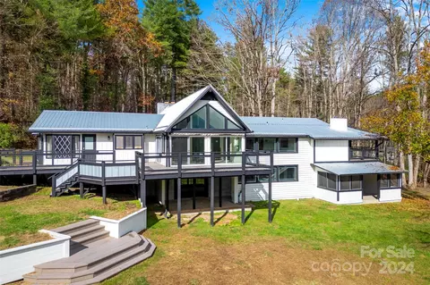 158 Glen Echo Ln, Hendersonville, NC 28739