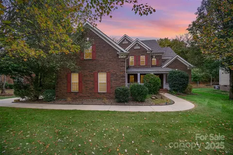 2111 Priory Ct, Charlotte, NC 28262