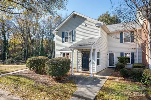 9476 S Vicksburg Park Ct, Charlotte, NC 28210