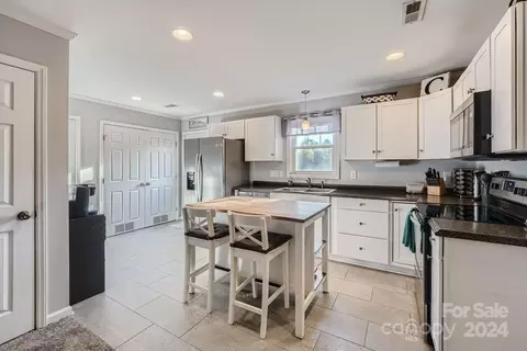 Kitchen - 11111 Graybark Rd, Midland, NC 28107 photo 2 of 3
