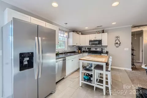 Kitchen - 11111 Graybark Rd, Midland, NC 28107 photo 3 of 3