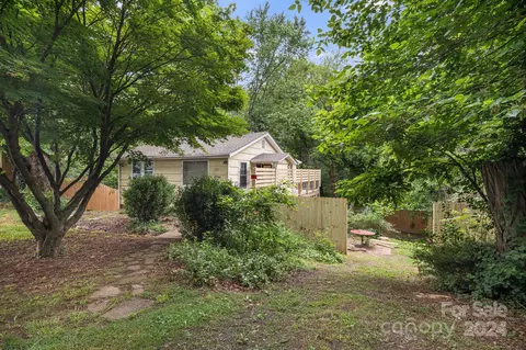 225 State St, Asheville, NC 28806