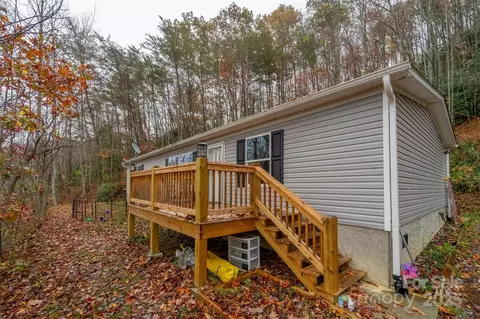 97 Sleeper Branch Rd, Whittier, NC 28789