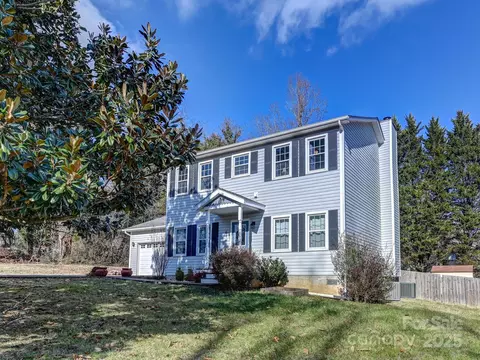 4 Sweetbriar Ct, Asheville, NC 28803