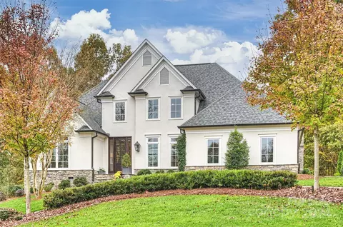 6738 Wynfaire Ln, Charlotte, NC 28210