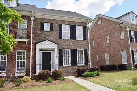 16940 Summers Walk Blvd, Davidson, NC 28036