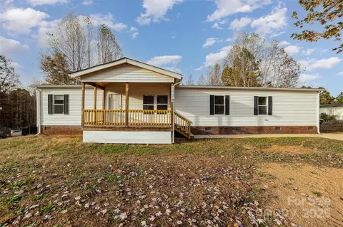 1176 Peppertree Dr, Mount Holly, NC 28120