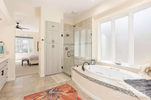 Bath - 150 Poplar Loop Dr, Flat Rock, NC 28731 photo 3 of 5