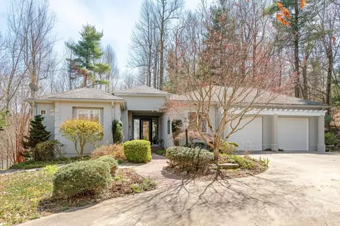 150 Poplar Loop Dr, Flat Rock, NC 28731