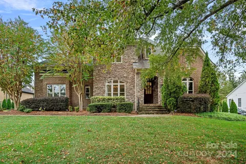 2208 Whiskery Dr, Waxhaw, NC 28173