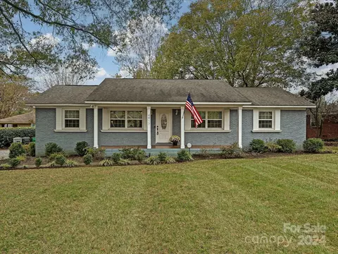 4917 Crestmont Dr, Charlotte, NC 28205
