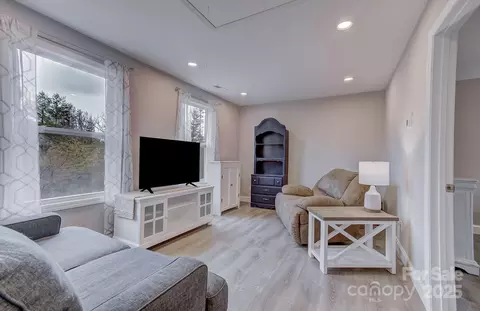 1051 Sharon Ridge Rd, Fairview, NC 28730 photo 7