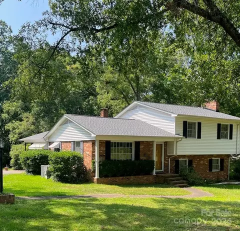 4916 Riverdale Dr, Charlotte, NC 28273