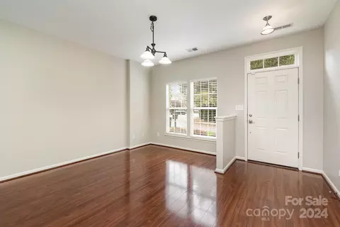 7976 Mariners Pointe Cir, Denver, NC 28037 photo 2