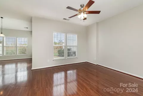 7976 Mariners Pointe Cir, Denver, NC 28037 photo 4