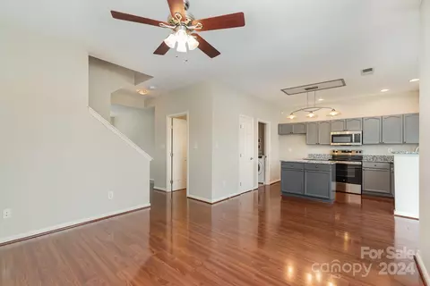 7976 Mariners Pointe Cir, Denver, NC 28037 photo 5