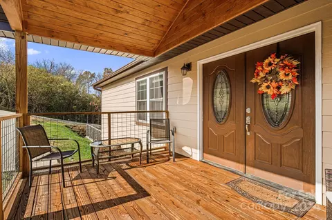 Exterior - 71 Foothills Cv, Clyde, NC 28721 photo 3 of 4
