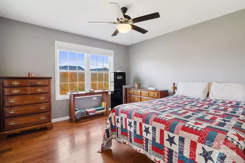Bedroom - 71 Foothills Cv, Clyde, NC 28721 photo 4 of 7