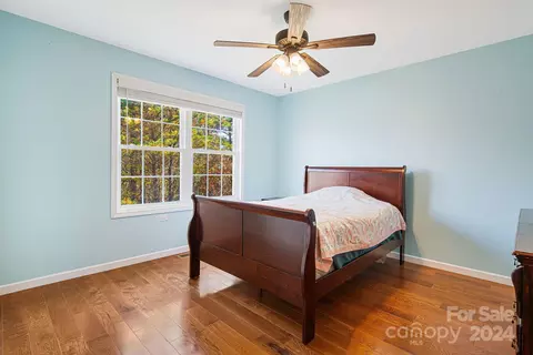 Bedroom - 71 Foothills Cv, Clyde, NC 28721 photo 6 of 7