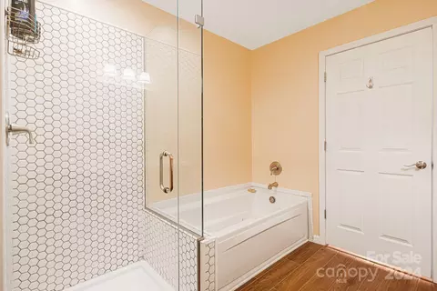 Bath - 71 Foothills Cv, Clyde, NC 28721 photo 2 of 3