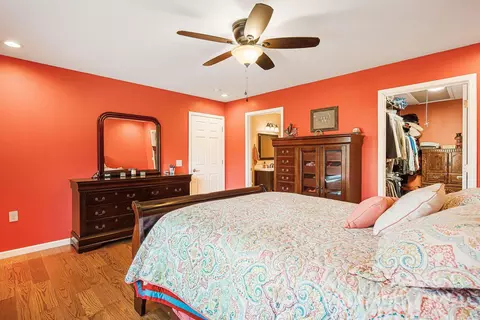 Bedroom - 71 Foothills Cv, Clyde, NC 28721 photo 2 of 7