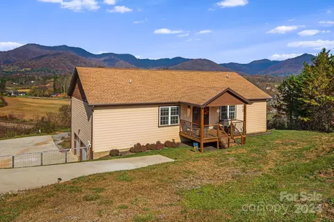 Exterior - 71 Foothills Cv, Clyde, NC 28721 photo 2 of 4