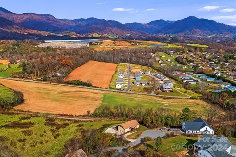 View/Area - 71 Foothills Cv, Clyde, NC 28721 photo 3 of 4