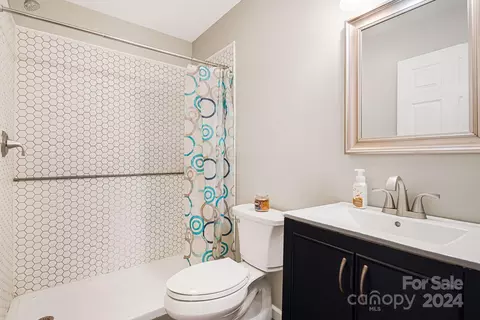 Bath - 71 Foothills Cv, Clyde, NC 28721 photo 3 of 3